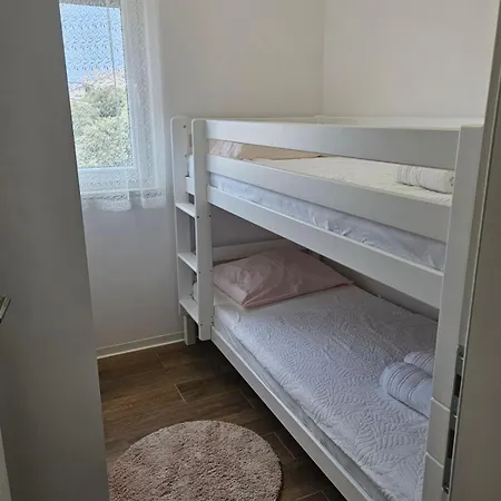 Apartment Paradise 2 *
